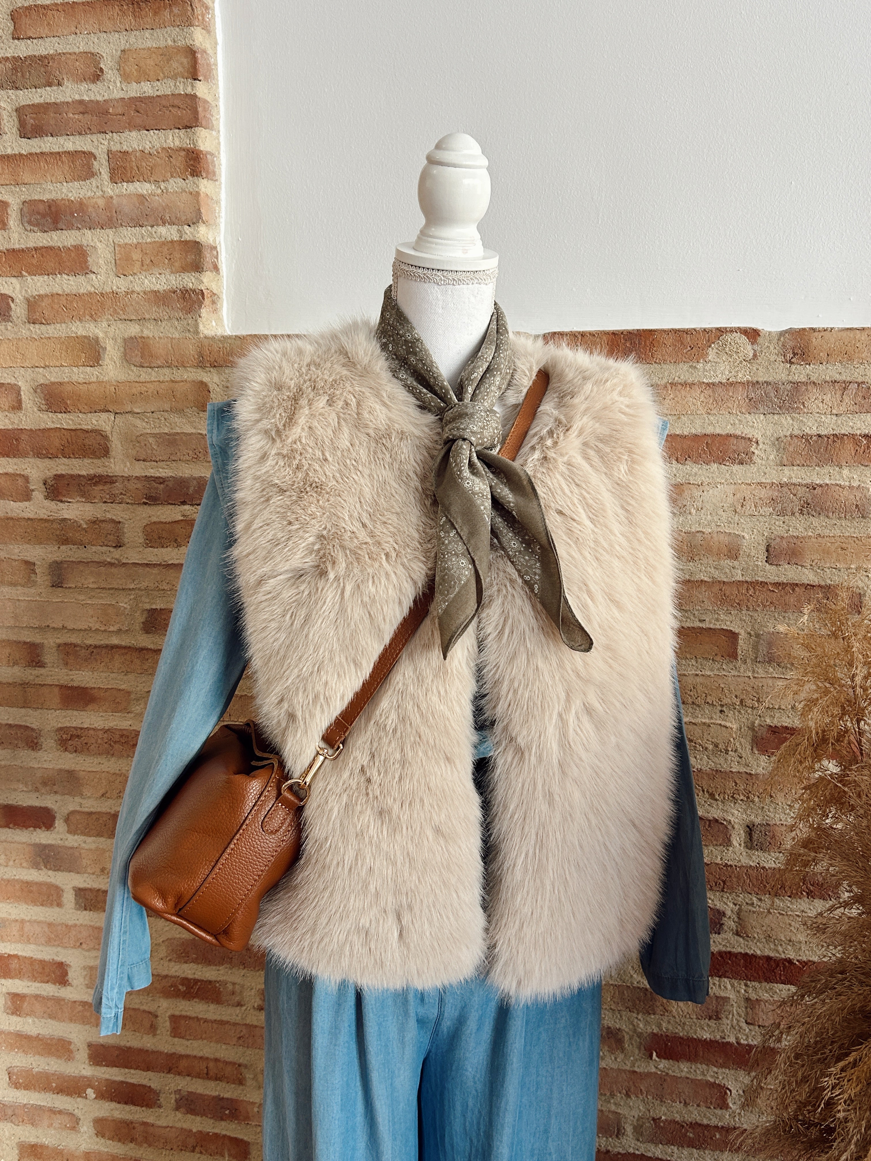 CHALECO GIULIA BEIGE