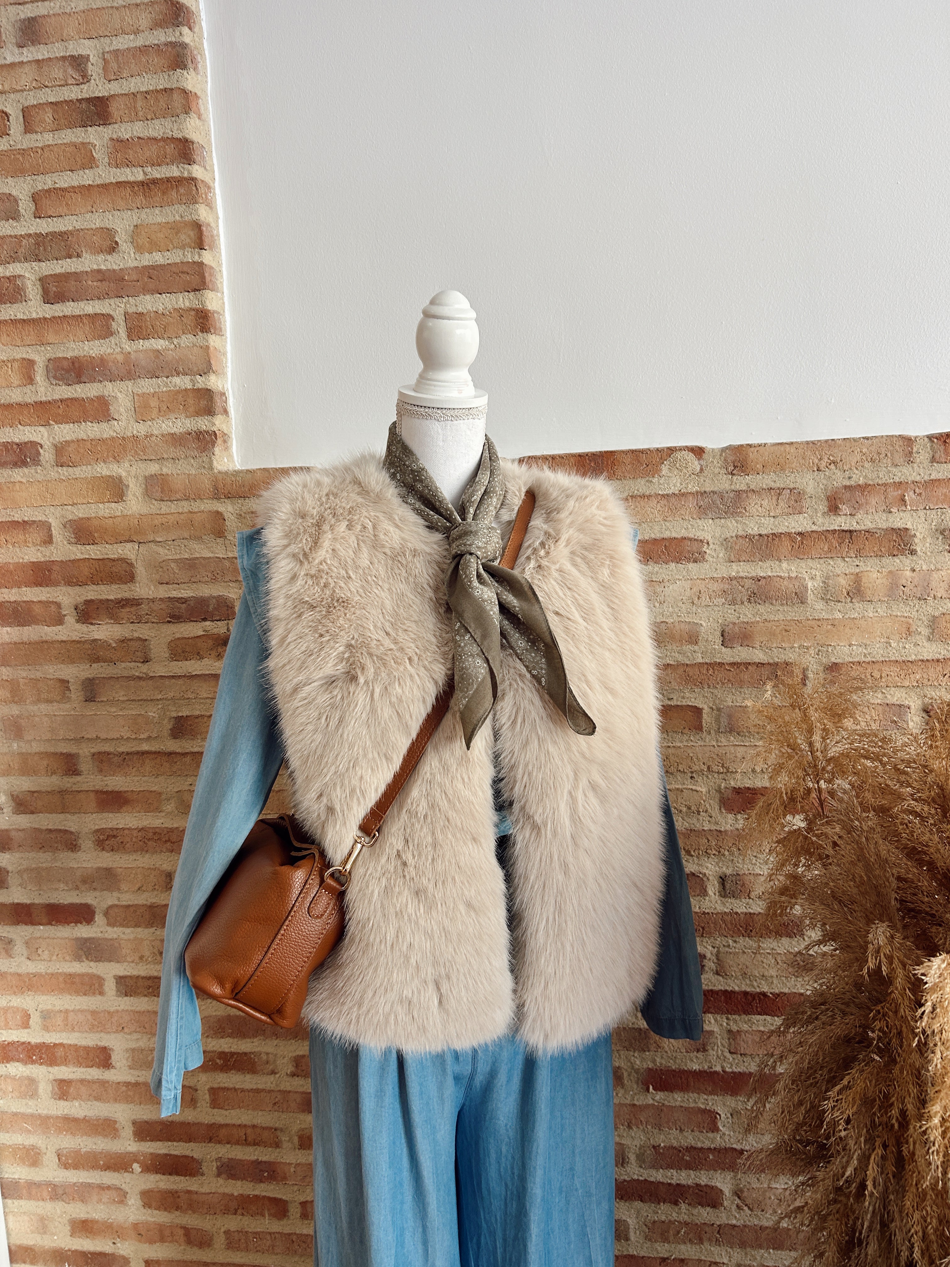 CHALECO GIULIA BEIGE